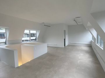 Espectacular oficina dúplex remodelada 8 estac/ Luis Carrera