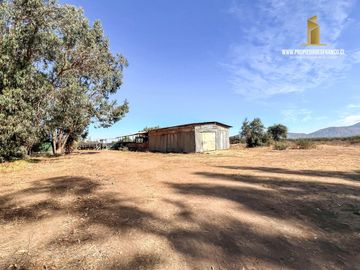 MELIPILLA. VENDE 23 HECTAREAS CON CASAS. MEDIA LUNA Y GALPÓN
