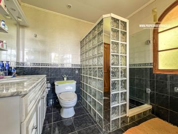 MELIPILLA. VENDE 23 HECTAREAS CON CASAS. MEDIA LUNA Y GALPÓN
