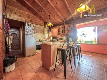 MELIPILLA. VENDE 23 HECTAREAS CON CASAS. MEDIA LUNA Y GALPÓN