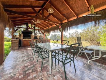 MELIPILLA. VENDE 23 HECTAREAS CON CASAS. MEDIA LUNA Y GALPÓN
