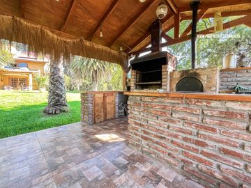 MELIPILLA. VENDE 23 HECTAREAS CON CASAS. MEDIA LUNA Y GALPÓN