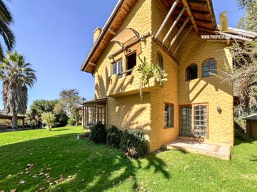MELIPILLA. VENDE 23 HECTAREAS CON CASAS. MEDIA LUNA Y GALPÓN