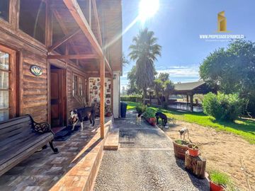 MELIPILLA. VENDE 23 HECTAREAS CON CASAS. MEDIA LUNA Y GALPÓN