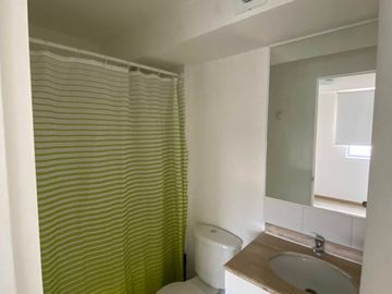 REÑACA VENDE DEPARTAMENTO 3D 2B CONDOMINIO LAGOS DEL BOSQUE