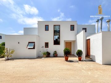 VENTA HERMOSA CASA MEDITERRANEA CON PISCINA EN MARBELLA
