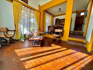 QUILPUÉ CENTRO. VENDE TERRENO CON DOS CASAS Y PISCINA 10X5