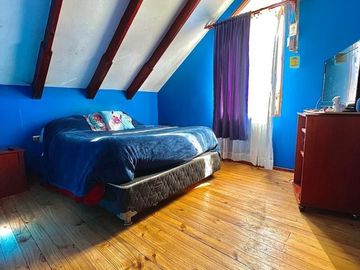 QUILPUÉ CENTRO. VENDE TERRENO CON DOS CASAS Y PISCINA 10X5
