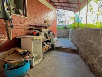 QUILPUÉ CENTRO. VENDE TERRENO CON DOS CASAS Y PISCINA 10X5