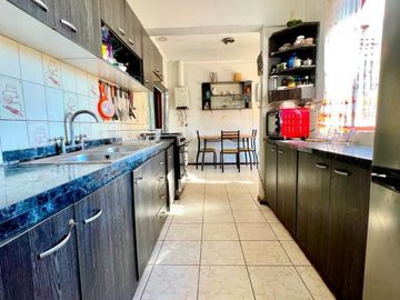 QUILPUÉ CENTRO. VENDE TERRENO CON DOS CASAS Y PISCINA 10X5