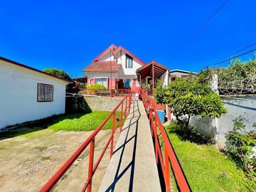 QUILPUÉ CENTRO. VENDE TERRENO CON DOS CASAS Y PISCINA 10X5