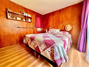 QUILPUÉ CENTRO. VENDE TERRENO CON DOS CASAS Y PISCINA 10X5