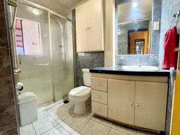 QUILPUÉ CENTRO. VENDE TERRENO CON DOS CASAS Y PISCINA 10X5
