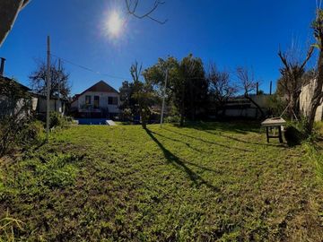 QUILPUÉ CENTRO. VENDE TERRENO CON DOS CASAS Y PISCINA 10X5