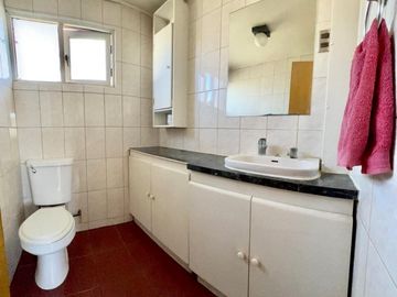 QUILPUÉ CENTRO. VENDE TERRENO CON DOS CASAS Y PISCINA 10X5