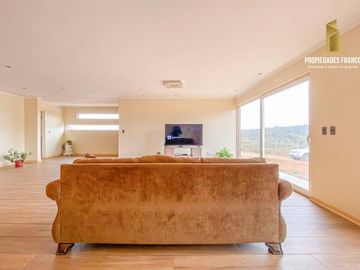 REÑACA. SECTOR LOS PINOS. VENTA CASA 4D3B CON AMPLIO TERRENO