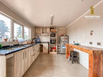 REÑACA. SECTOR LOS PINOS. VENTA CASA 4D3B CON AMPLIO TERRENO
