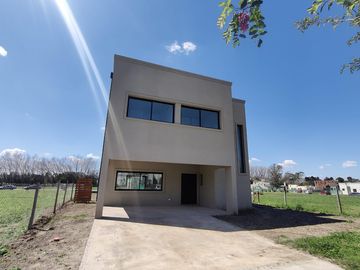 Casa con pileta en el barrio cerrado San Pablo