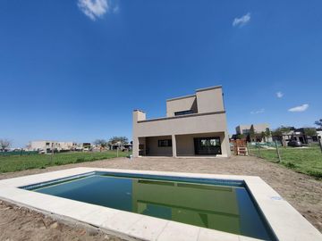Casa con pileta en el barrio cerrado San Pablo