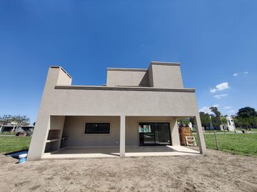 Casa con pileta en el barrio cerrado San Pablo