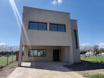 Casa con pileta en el barrio cerrado San Pablo