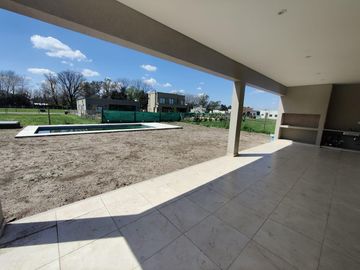 Casa con pileta en el barrio cerrado San Pablo