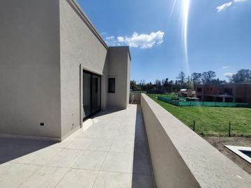 Casa con pileta en el barrio cerrado San Pablo