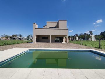 Casa con pileta en el barrio cerrado San Pablo