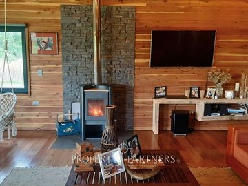 Casa espectacular con Quincho en terreno de media hectárea