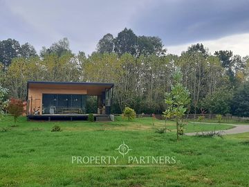 Casa espectacular con Quincho en terreno de media hectárea