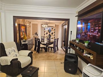 Venta de casa de 2 plantas en Valle Alto, Guayaquil.