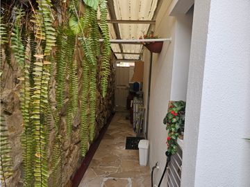 Venta de casa de 2 plantas en Valle Alto, Guayaquil.