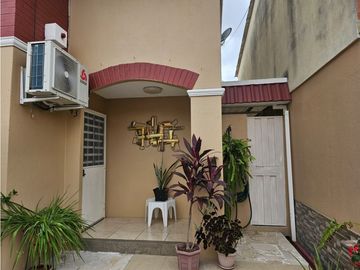 Venta de casa de 2 plantas en Valle Alto, Guayaquil.