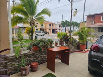 Venta de casa de 2 plantas en Valle Alto, Guayaquil.