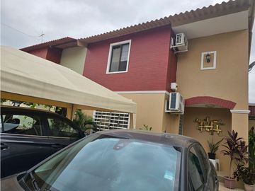 Venta de casa de 2 plantas en Valle Alto, Guayaquil.