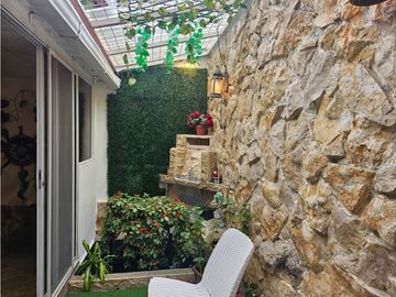 Venta de casa de 2 plantas en Valle Alto, Guayaquil.