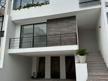 CASA EN VENTA LAGO ESMERALDA