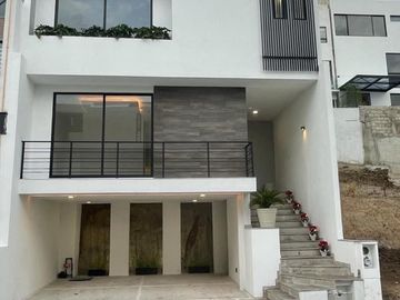 CASA EN VENTA LAGO ESMERALDA