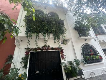 CASA CATALOGADA EN VENTA EN LA CONDESA