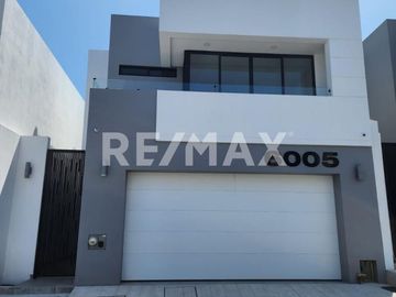 CASA EN VENTA EN HACIENDA AGUA CALIENTE, TIJUANA