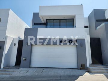 CASA EN VENTA EN HACIENDA AGUA CALIENTE, TIJUANA