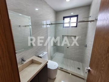 CASA EN VENTA EN HACIENDA AGUA CALIENTE, TIJUANA