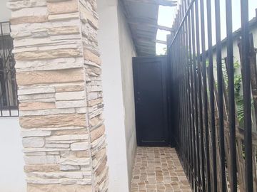 VENTA CASA LA LIBERTAD VIRGEN DEL CISNE (VM)