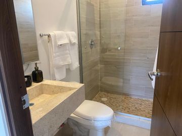 Casa Nueva en VENTA Fraccionamiento privado sur de León cercano Puerto Interior
