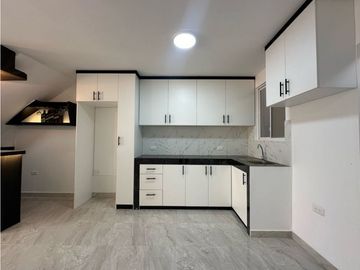 CASA EN VENTA DE 3 DORMITORIOS EN CONJUNTO VILLA MARA, SUR DE MANTA