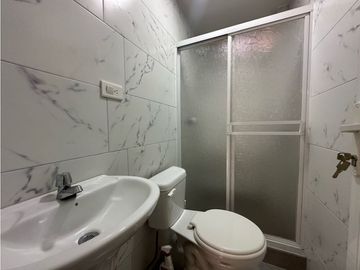 CASA EN VENTA DE 3 DORMITORIOS EN CONJUNTO VILLA MARA, SUR DE MANTA