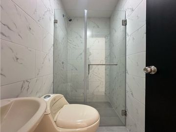 CASA EN VENTA DE 3 DORMITORIOS EN CONJUNTO VILLA MARA, SUR DE MANTA