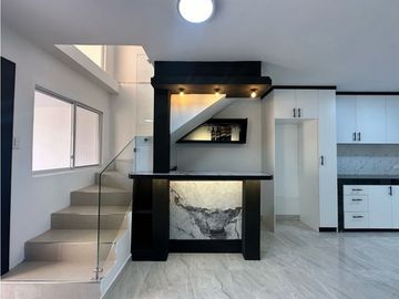CASA EN VENTA DE 3 DORMITORIOS EN CONJUNTO VILLA MARA, SUR DE MANTA