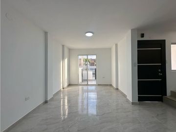 CASA EN VENTA DE 3 DORMITORIOS EN CONJUNTO VILLA MARA, SUR DE MANTA