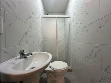 CASA EN VENTA DE 3 DORMITORIOS EN CONJUNTO VILLA MARA, SUR DE MANTA